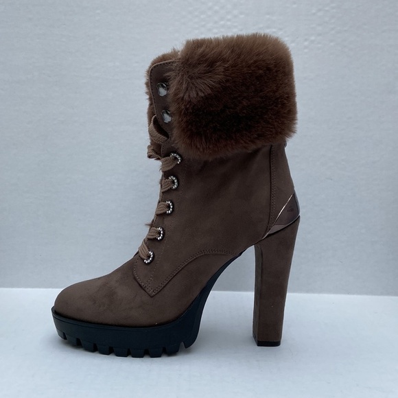 New GUESS Trisia Lug Sole Booties SZ 7 - Picture 4 of 13